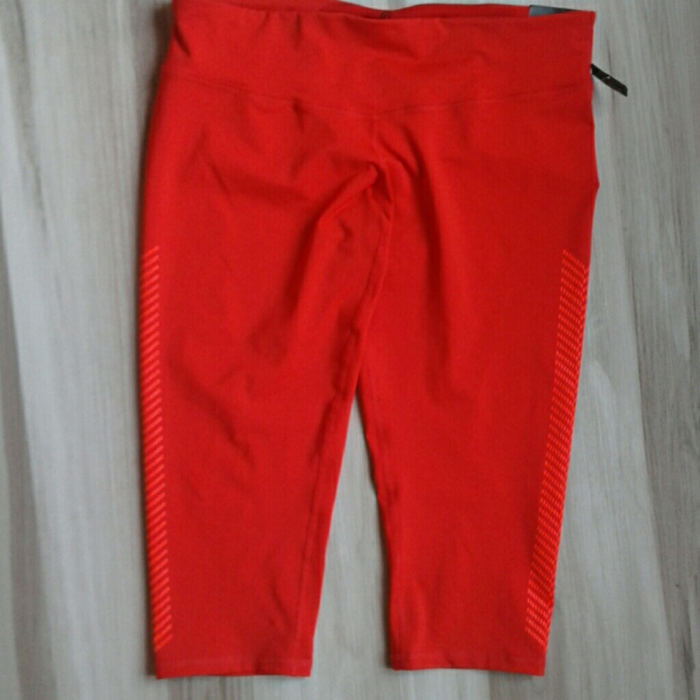 yoga pants. - Picture 2 of 4